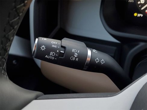 New 2026 Land Rover Defender 130 X-Dynamic SE image 15