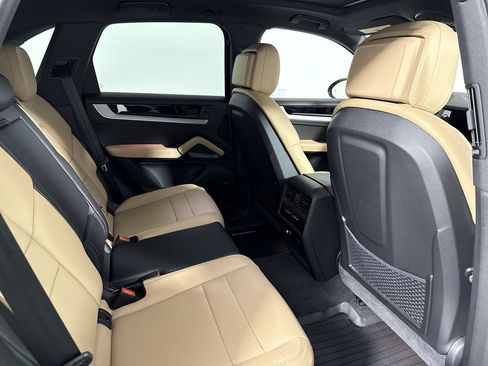 Certified 2026 Porsche Cayenne AWD/4WD image 25
