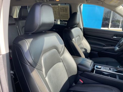Used 2025 Nissan Pathfinder SL image 27