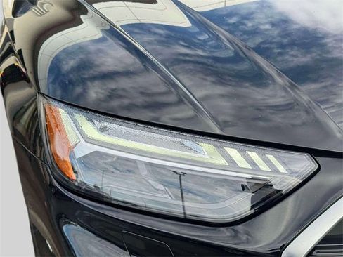 Used 2023 Audi Q5 2.0T Prestige w/ Prestige Package image 8