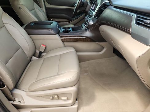 Used 2019 Chevrolet Suburban LT RWD image 29