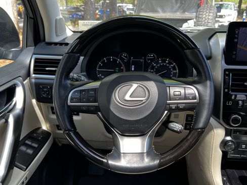Used 2023 Lexus GX 460 Premium w/ Premium Plus Package image 32