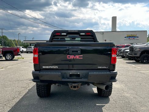 Used 2018 GMC Sierra 2500 Denali w/ Duramax Plus Package AWD/4WD image 4