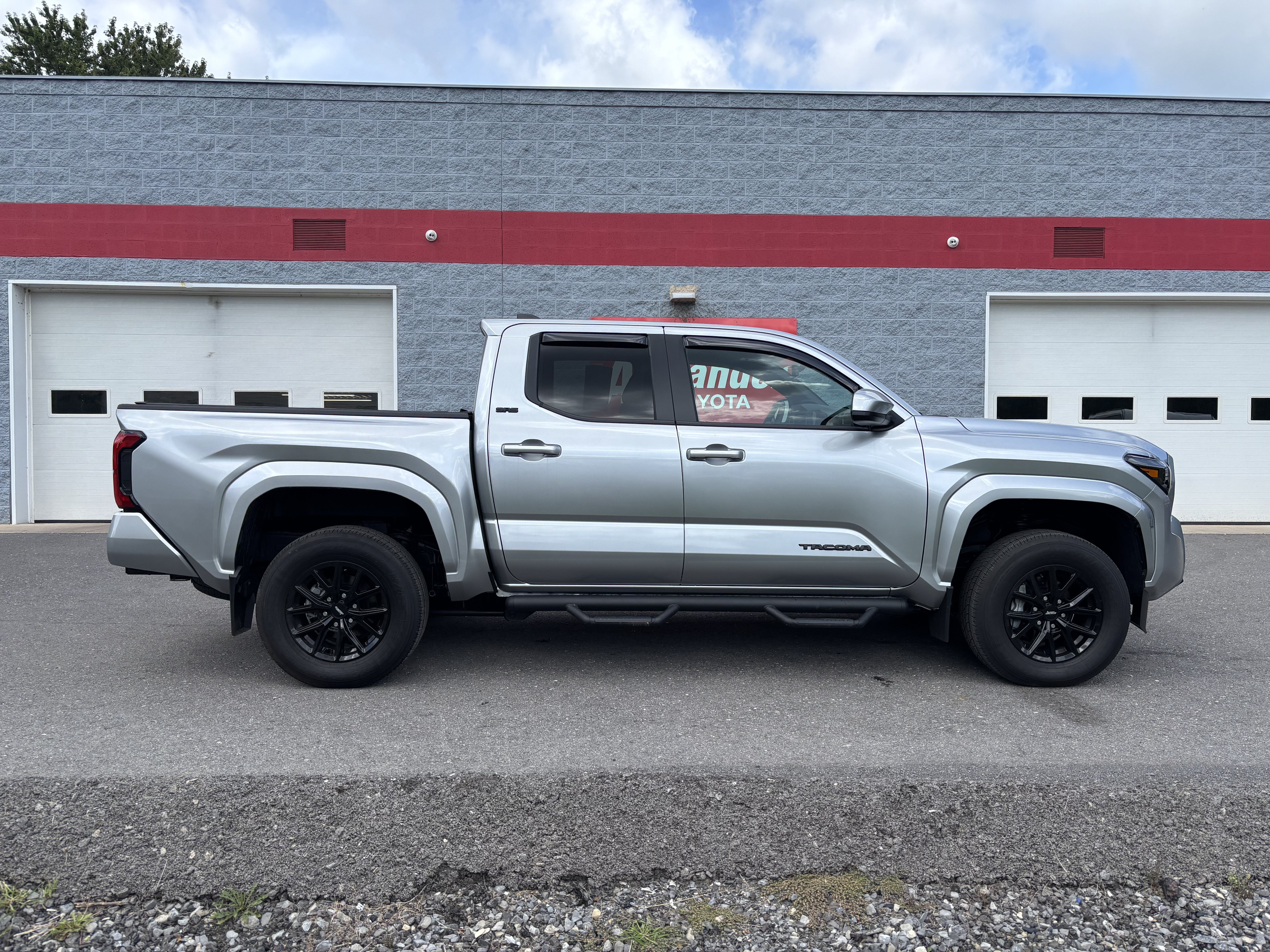 Used 2024 Toyota Tacoma SR5 AWD/4WD image 2