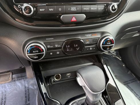 Used 2023 Kia Soul EX FWD image 19