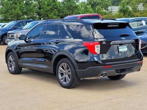 Used 2024 Ford Explorer XLT w/ Equipment Group 202A image 6