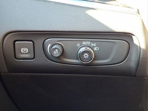 Used 2020 Buick Enclave Essence FWD image 18