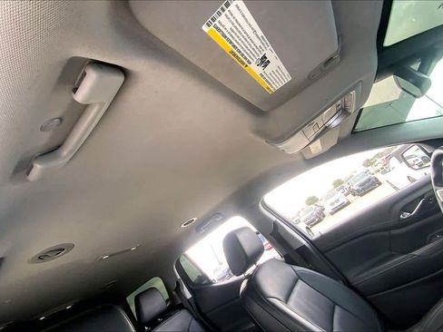 Used 2019 GMC Acadia SLT image 13