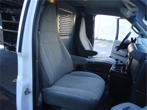 Used 2016 Chevrolet Express 2500 RWD image 14