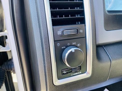 Used 2019 RAM 1500 Classic SLT image 29