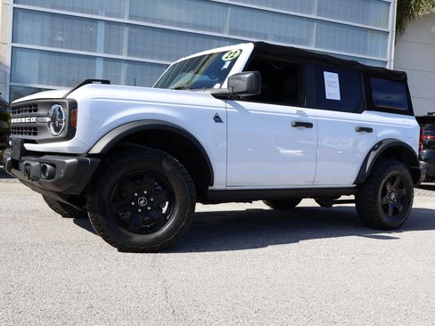 Used 2022 Ford Bronco Black Diamond image 1