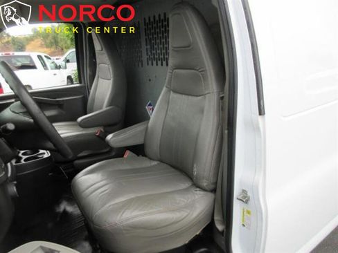 Used 2017 Chevrolet Express 2500 Extended image 10