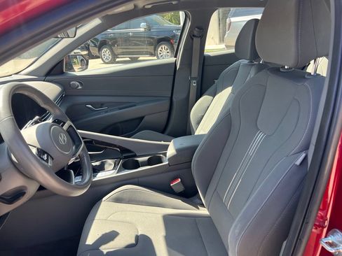 Used 2025 Hyundai Elantra SEL FWD image 9