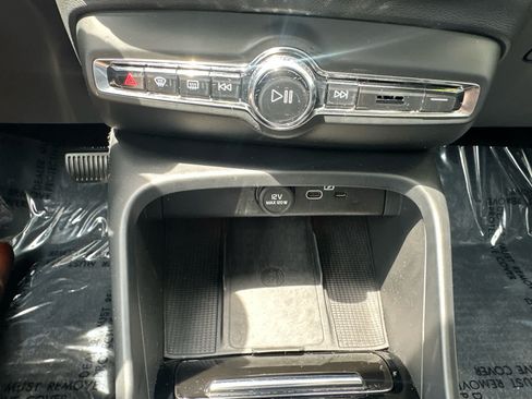 Used 2023 Volvo XC40 B5 Plus w/ Driver Assist Package AWD/4WD image 19