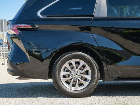 Used 2024 Toyota Sienna LE image 10