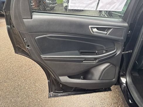 Used 2017 Ford Edge Titanium w/ Equipment Group 301A AWD/4WD image 20
