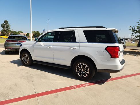 Used 2024 Ford Expedition XLT AWD/4WD image 4