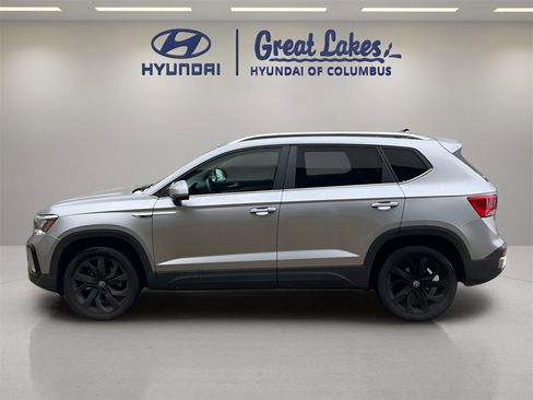 Used 2022 Volkswagen Taos SE image 2