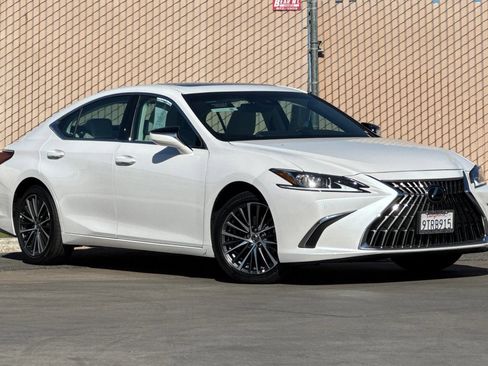 Certified 2025 Lexus ES 350 w/ Premium Package FWD image 2
