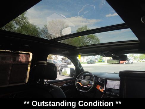 Used 2023 Jeep Grand Wagoneer Series III AWD/4WD image 39