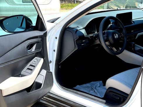 Used 2025 Honda Accord SE image 11
