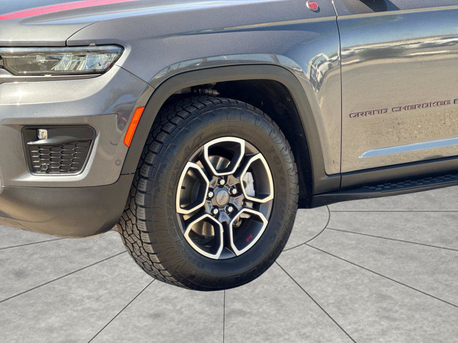 Used 2022 Jeep Grand Cherokee Trailhawk w/ ADV Protech Group II AWD/4WD image 23