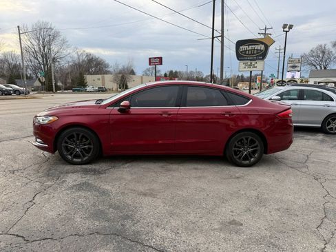 Used 2018 Ford Fusion SE w/ Equipment Group 201A image 2