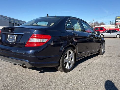 Used 2011 Mercedes-Benz C 300 4MATIC Sedan image 2