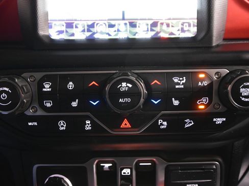 Used 2018 Jeep Wrangler Unlimited Rubicon image 33