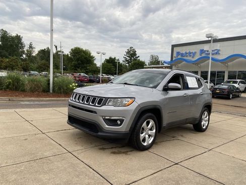 Used 2019 Jeep Compass Latitude FWD image 5