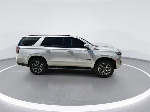 Used 2022 Chevrolet Tahoe Z71 w/ Luxury Package image 9