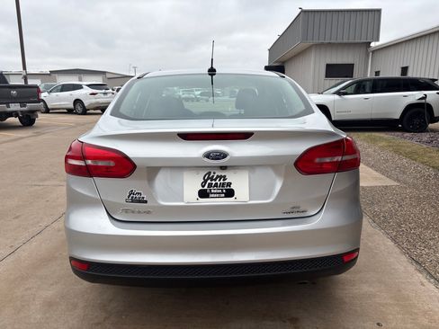 Used 2016 Ford Focus SE image 9