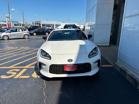 New 2025 Toyota GR86 Premium image 2