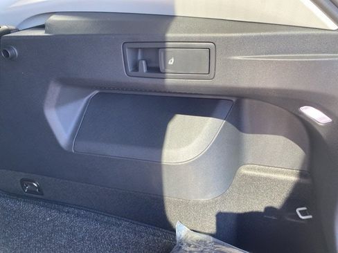 New 2025 Volkswagen Tiguan SE image 62