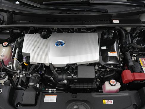 Used 2020 Toyota Prius XLE w/ Advanced Technology Package image 28