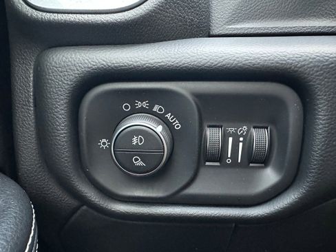 Used 2019 RAM 3500 Laramie image 43