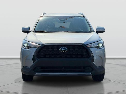 Used 2024 Toyota Corolla Cross LE FWD image 2
