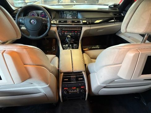 Used 2011 BMW ALPINA B7 xDrive w/ Rear Entertainment Pkg AWD/4WD image 30