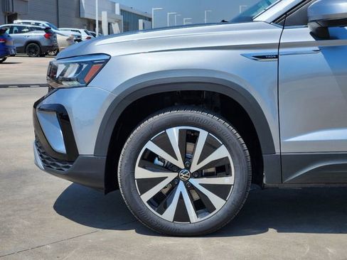 New 2024 Volkswagen Taos SE image 6