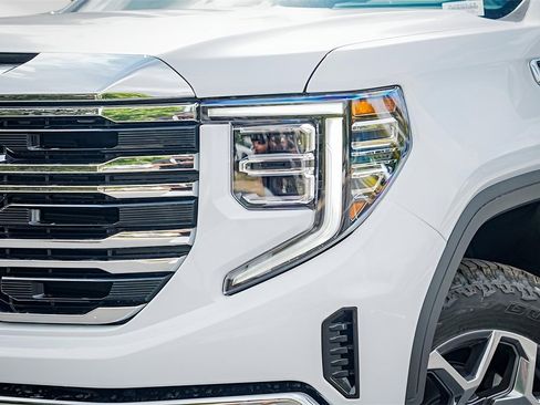 New 2026 GMC Sierra 1500 SLT image 3