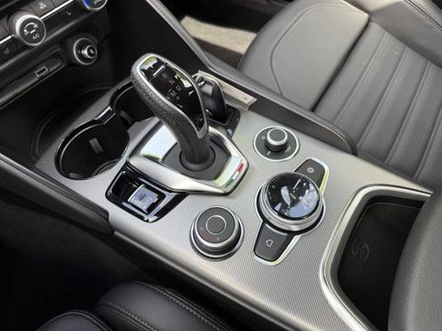New 2025 Alfa Romeo Giulia w/ Veloce Package Rwd image 22