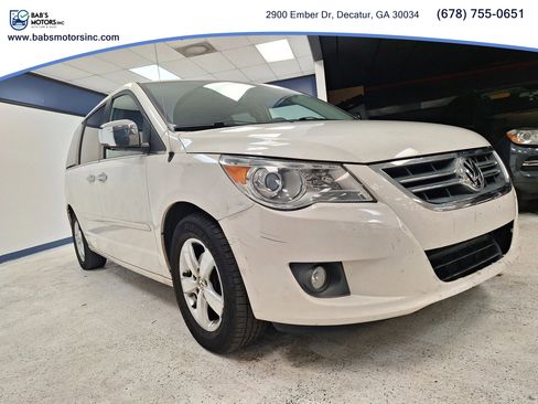 Used 2011 Volkswagen Routan SEL Premium FWD image 25