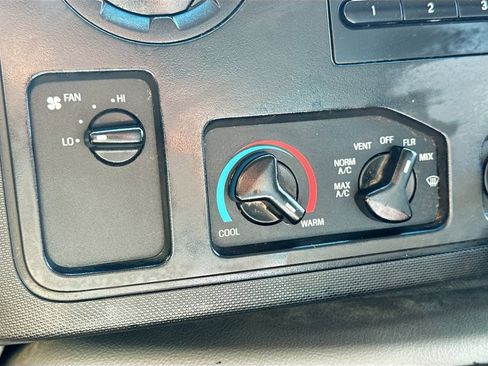 Used 2015 Ford E-350 and Econoline 350 Super Duty image 20