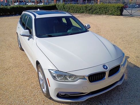 Used 2017 BMW 330i xDrive Wagon image 21