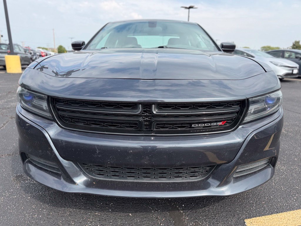 Used 2018 Dodge Charger SXT RWD image 2