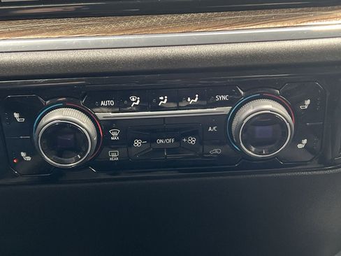 Used 2025 Chevrolet Silverado 2500 LT image 19