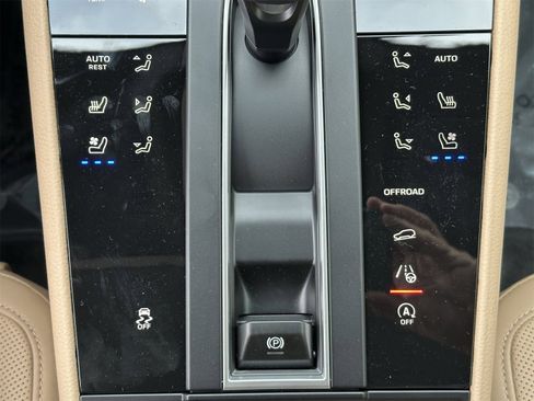 New 2026 Porsche Macan image 24