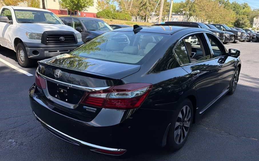 Used 2017 Honda Accord Touring image 5
