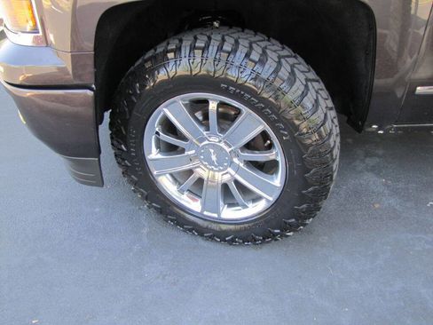 Used 2014 Chevrolet Silverado 1500 High Country image 34