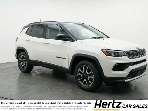 Used 2025 Jeep Compass Trailhawk image 1